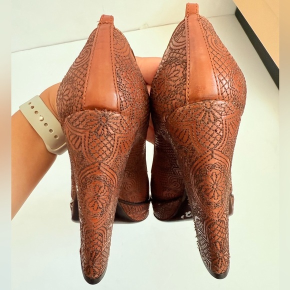 Prada Vintage Brown Leather Floral embroidered chunky heel pumps EU 38.5 - Picture 5 of 9